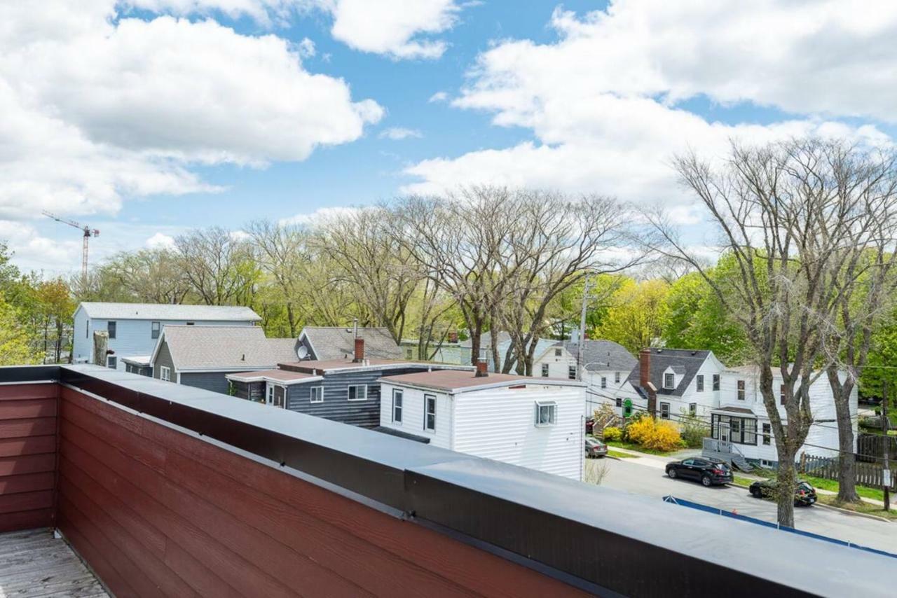 Captivating Quinpool Loft With Massive Terrace Apartment Halifax Bagian luar foto